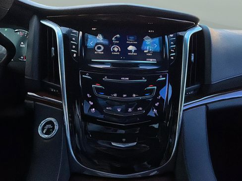 Used 2017 Cadillac Escalade Luxury image 29