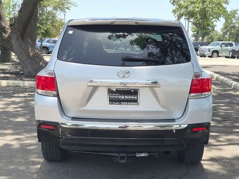 Used 2013 Toyota Highlander FWD image 4