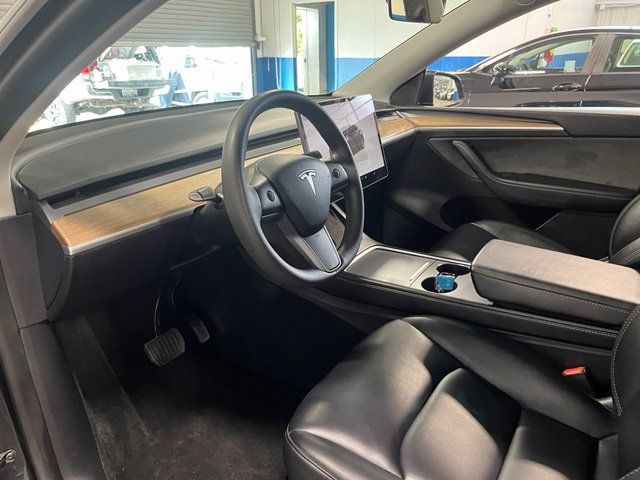 Used 2024 Tesla Model Y Long Range AWD/4WD image 23