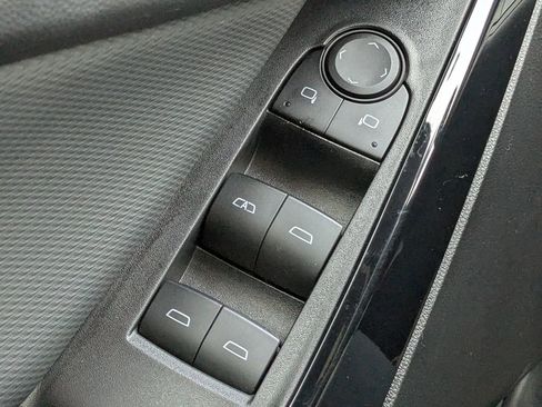 Used 2025 Chevrolet Equinox LT image 25