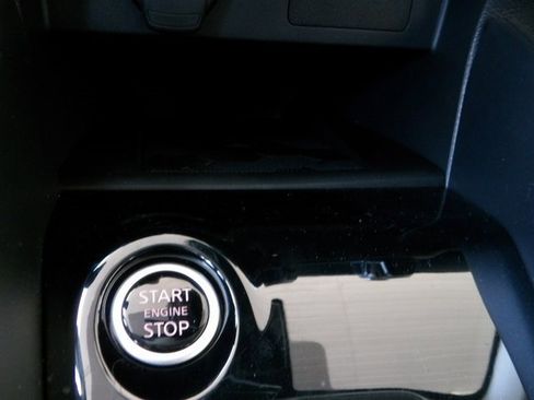 Used 2025 Nissan Versa SV w/ Trunk Package image 18