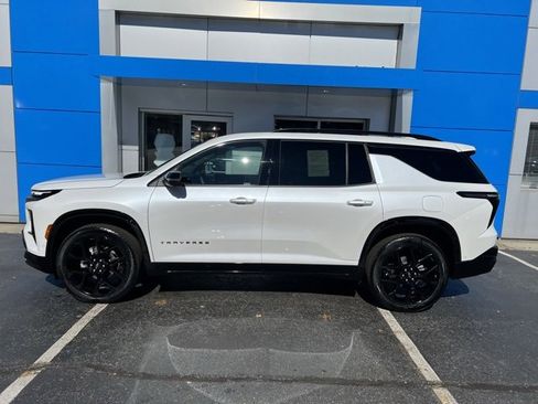 Used 2025 Chevrolet Traverse RS image 5