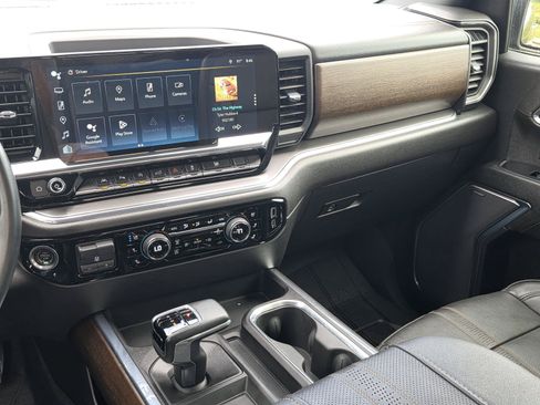 Used 2023 Chevrolet Silverado 1500 High Country w/ High Country Premium Package AWD/4WD image 13