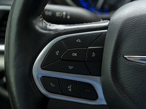 Used 2019 Chrysler Pacifica Touring-L Plus w/ Advanced Safetytec Group image 21