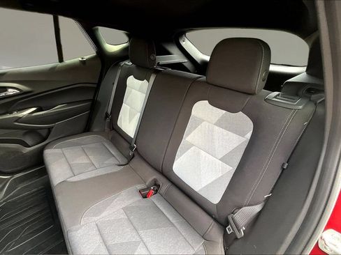 Used 2024 Chevrolet Trax RS FWD image 18