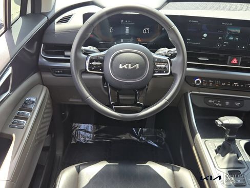 Certified 2025 Kia Carnival FWD image 13