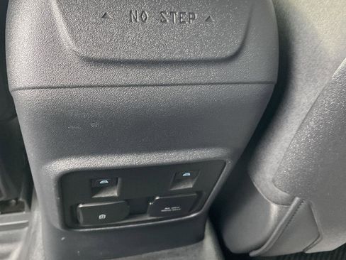 Used 2024 Ford Bronco Badlands image 22