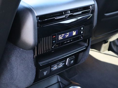 Used 2023 Jeep Wagoneer Series II image 24