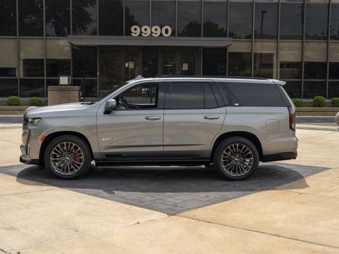 Used 2023 Cadillac Escalade V AWD/4WD image 2