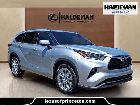 Used 2024 Toyota Highlander Limited AWD/4WD image 1