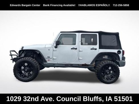 Used 2007 Jeep Wrangler Unlimited Sahara w/ Dual Top Group AWD/4WD image 4