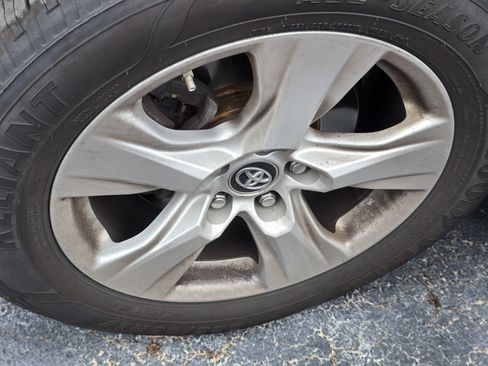 Certified 2019 Toyota RAV4 XLE AWD/4WD image 12