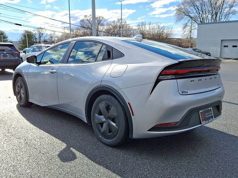 Used 2024 Toyota Prius LE image 5