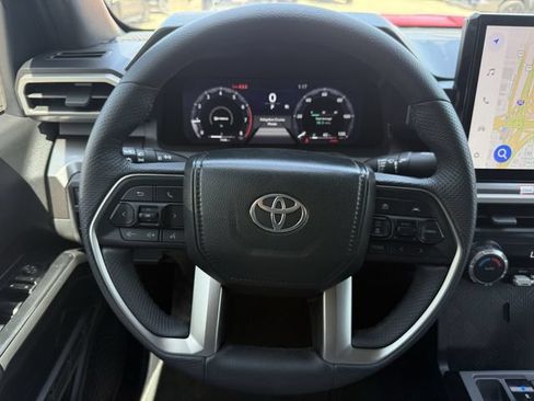 Used 2025 Toyota Tacoma TRD Sport AWD/4WD image 14