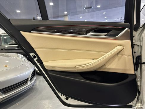 Used 2018 BMW 530i RWD image 39