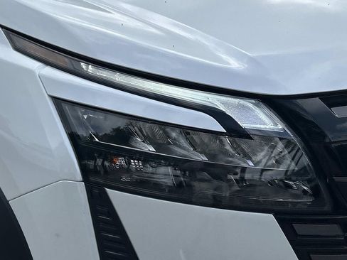 New 2026 Nissan Pathfinder SL w/ SL Premium Package FWD image 10