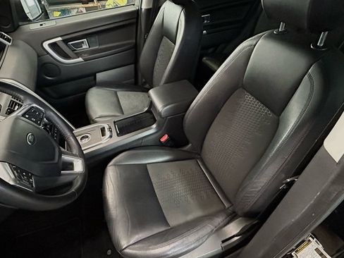 Used 2018 Land Rover Discovery Sport SE image 10