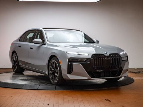 Certified 2023 BMW 760i xDrive w/ Parking Assistance Package image 7