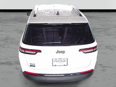 Used 2025 Jeep Grand Cherokee L Laredo image 3