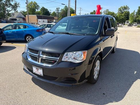 Used 2019 Dodge Grand Caravan SE FWD image 4