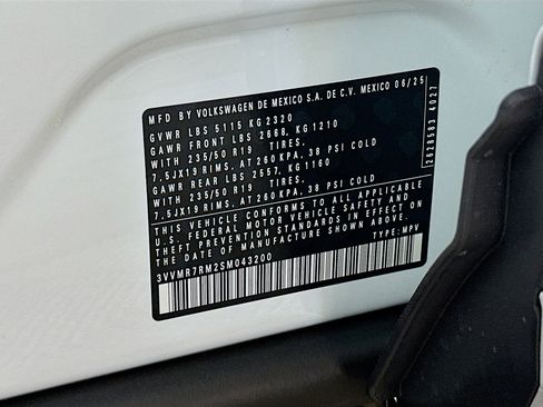 New 2025 Volkswagen Tiguan SE image 30