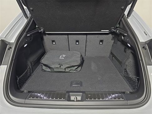 Certified 2025 Porsche Macan Electric image 14