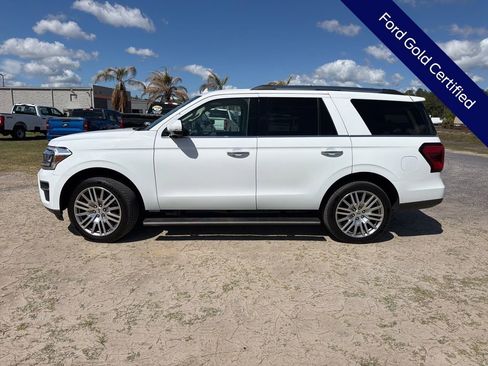 Used 2023 Ford Expedition Limited image 3