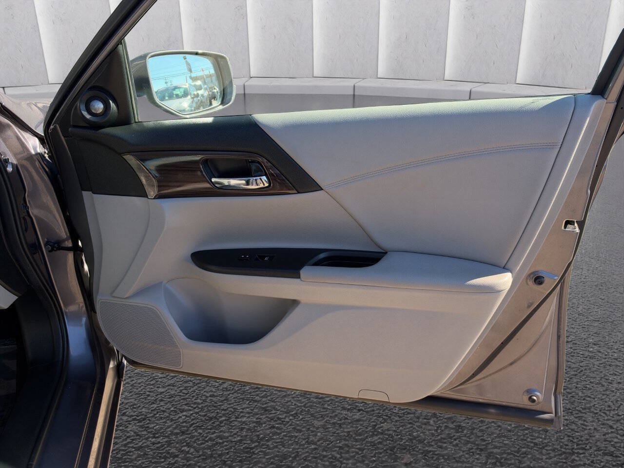 Used 2017 Honda Accord EX-L image 16