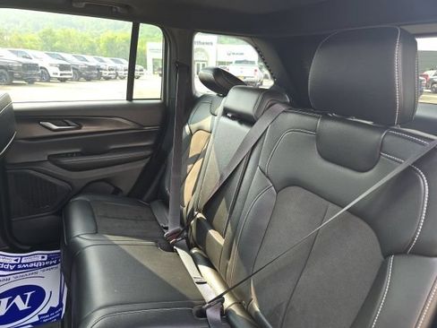 Used 2023 Jeep Grand Cherokee Altitude AWD/4WD image 25