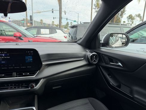 Used 2025 Chevrolet Equinox LT image 36