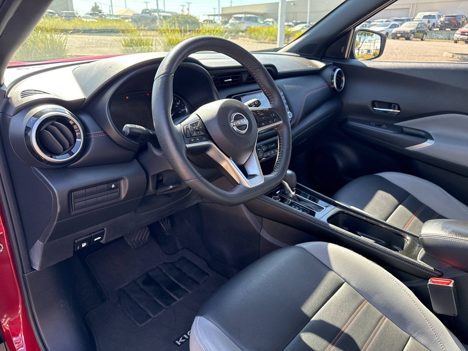 Used 2023 Nissan Kicks SR w/ SR Premium Package FWD image 17