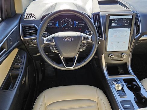Used 2022 Ford Edge SEL w/ Convenience Package image 7