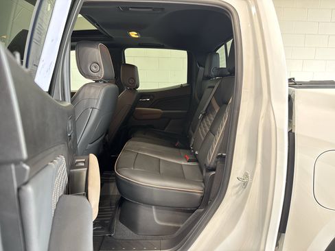 Used 2025 GMC Canyon Denali AWD/4WD image 12