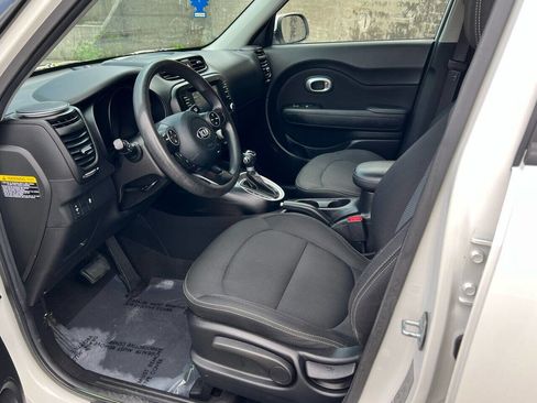 Used 2018 Kia Soul + image 19