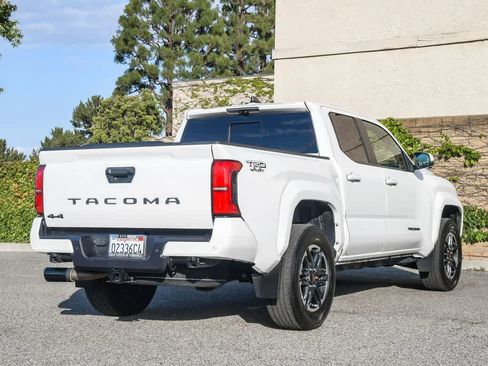 Used 2024 Toyota Tacoma TRD Sport w/ TRD Sport Premium Package AWD/4WD image 7