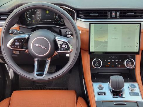Used 2026 Jaguar F-PACE R-Dynamic S image 25