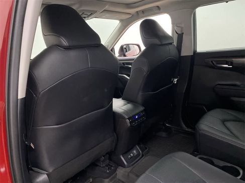Used 2020 Toyota Highlander Platinum image 17