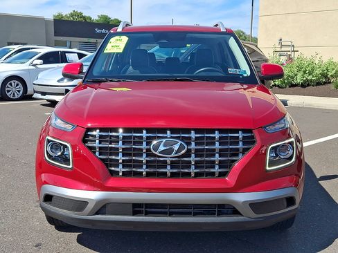 Certified 2023 Hyundai Venue Limited FWD image 2