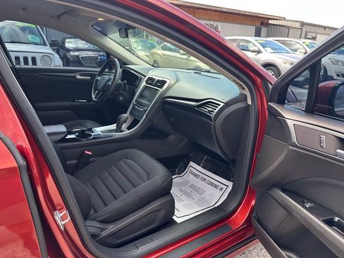 Used 2014 Ford Fusion SE FWD image 12