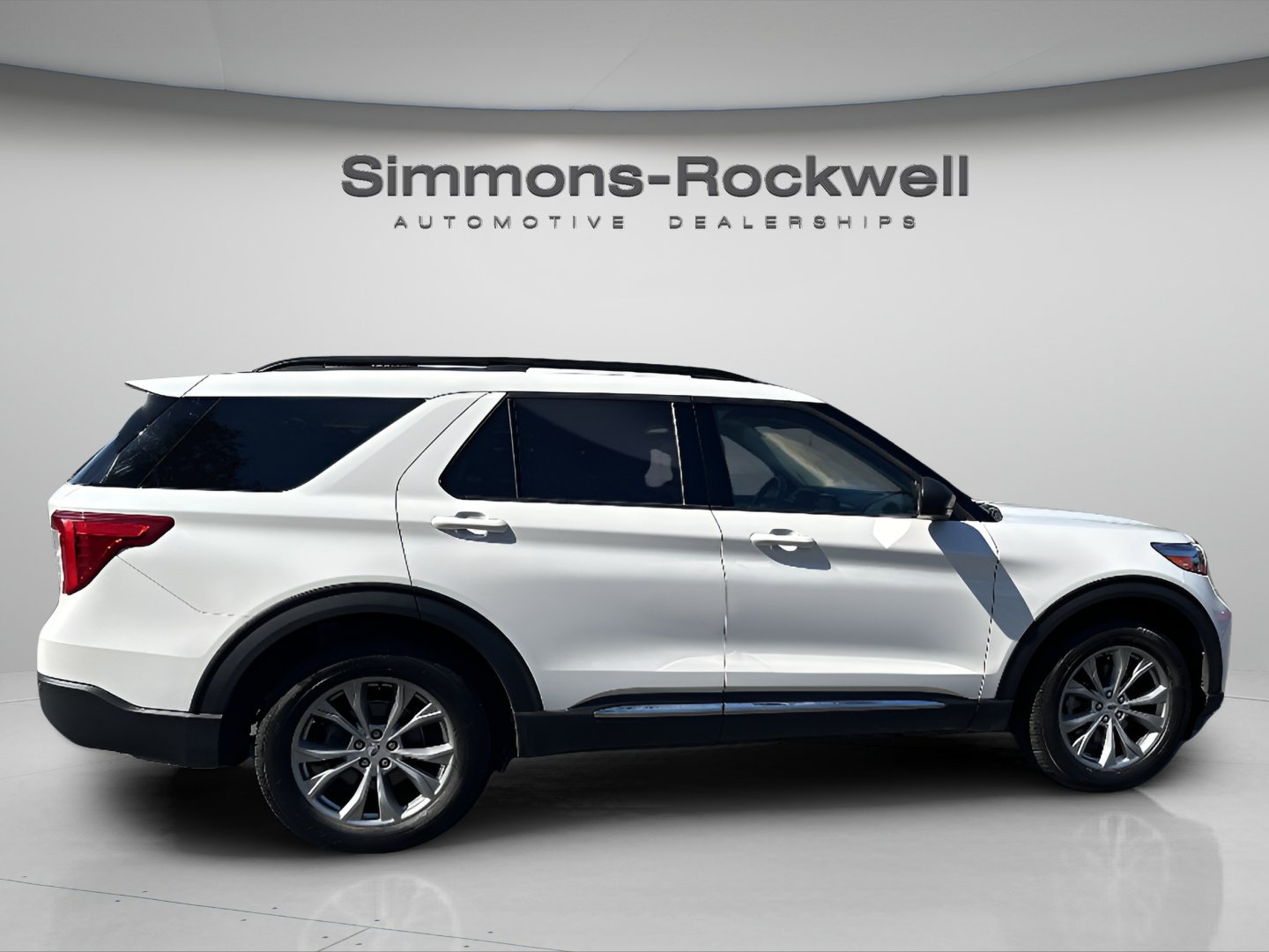 Used 2023 Ford Explorer XLT w/ Equipment Group 202A AWD/4WD image 6