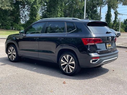 Used 2024 Volkswagen Taos SE w/ Panoramic Sunroof Package FWD image 27