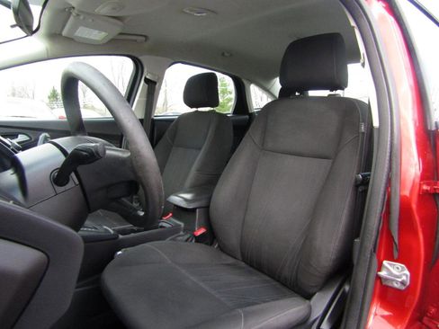 Used 2018 Ford Focus SE FWD image 12