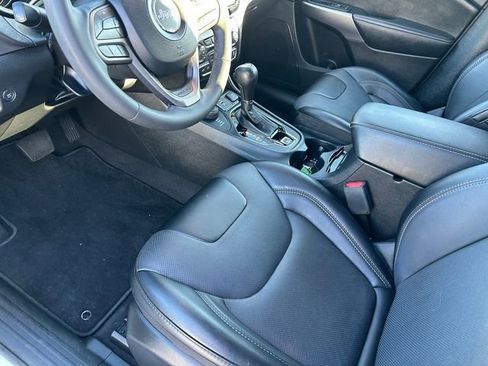 Used 2022 Jeep Cherokee Limited image 11