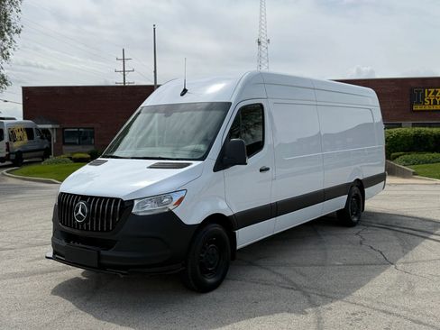 Used 2019 Mercedes-Benz Sprinter 170 w/ Driver Convenience Package image 3