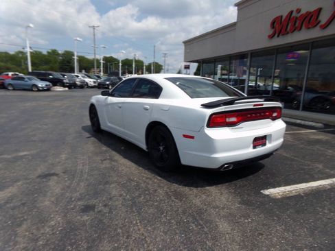 Used 2014 Dodge Charger SE RWD image 8