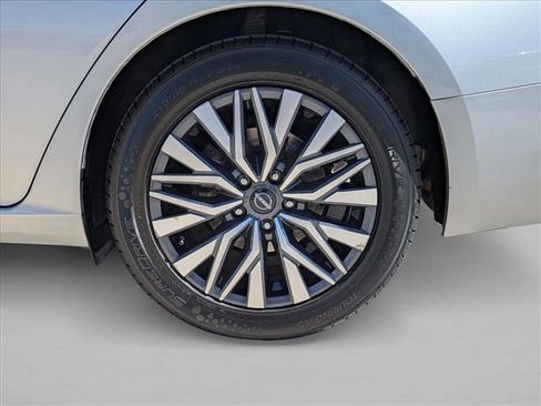 Used 2023 Nissan Altima 2.5 SV FWD image 24