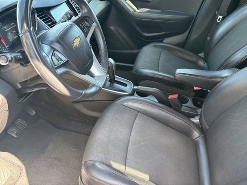 Used 2018 Chevrolet Trax LT w/ LT Convenience Package image 11