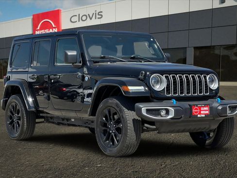 Used 2024 Jeep Wrangler Unlimited Sahara AWD/4WD image 10