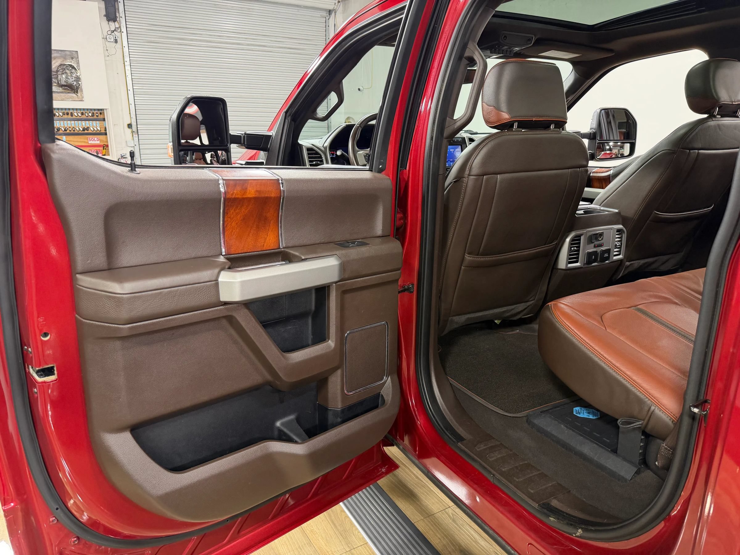Used 2021 Ford F350 King Ranch w/ King Ranch Ultimate Package AWD/4WD image 17