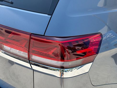 Certified 2025 Volkswagen Atlas SE FWD image 27